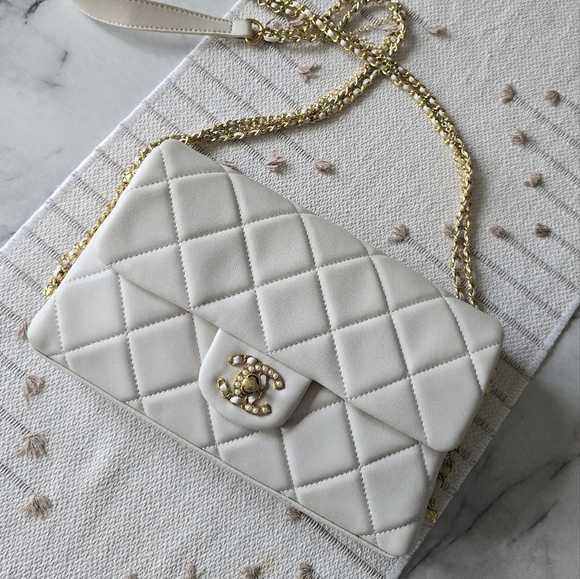 Elegant Cream Quilted Chain Bag - Picture 5 of 5